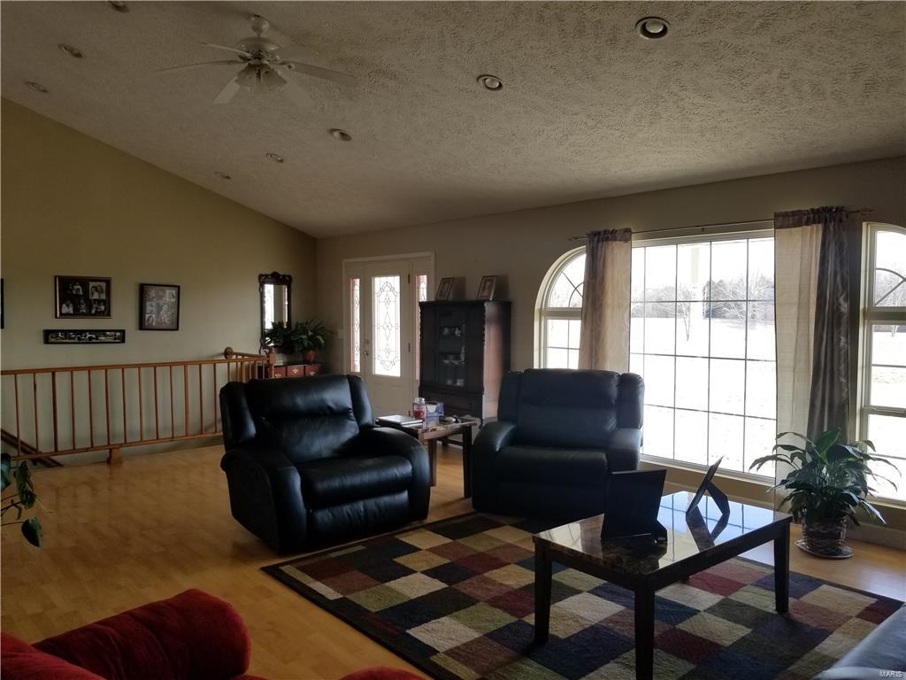 12625 Perry County Line Road Oakdale, IL 62268 - Photo 5 of 27