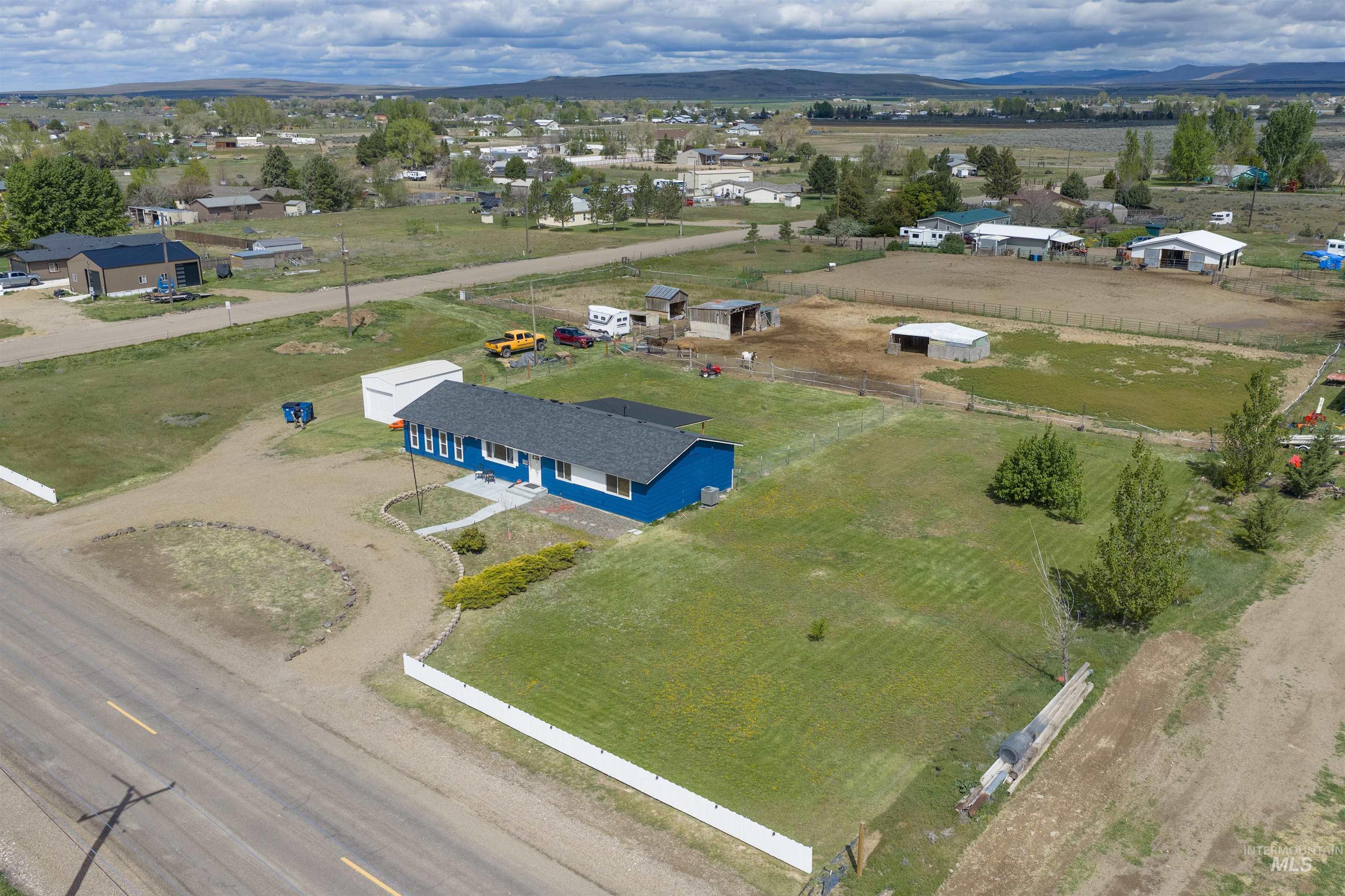 3044 Northeast Reservoir Road Mountain Home, ID 83647 - Photo 28 of 34 Single-story residence featuring a blue exterior with white trim
