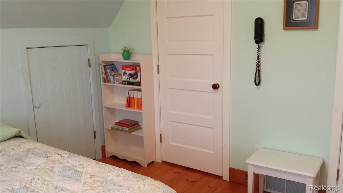 4936 North Branch Road North Branch, MI 48461 - Photo 29 of 72 GstRm2.jpg