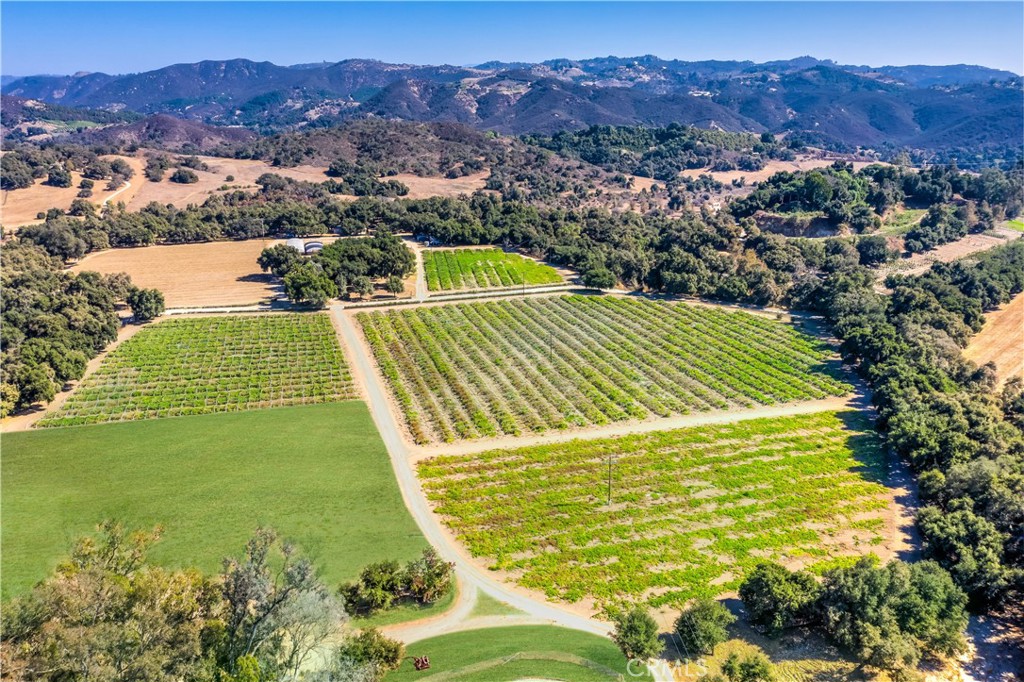 40635 De Luz Road Fallbrook, CA 92028 - Photo 71 of 75 a view of a city