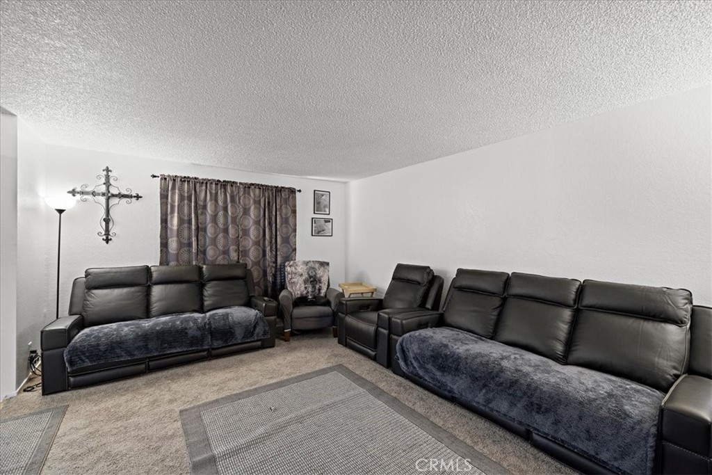 424 East Ada Avenue Glendora, CA 91741 - Photo 20 of 41 3 bdr, 1, 3/4 & 1/2 baths, two story vaulted ceiling unit.