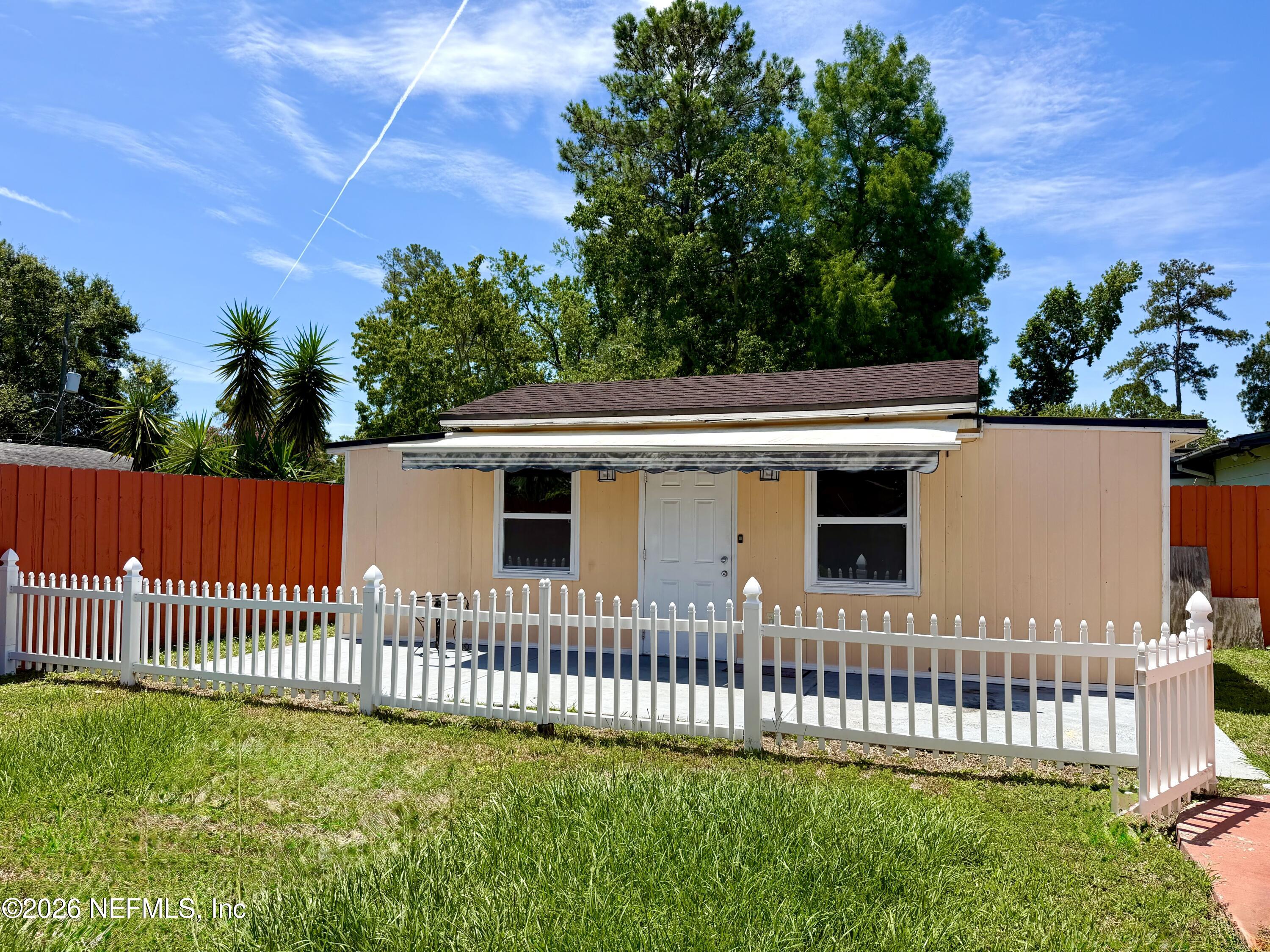 4127 Springwood Road Jacksonville, FL 32207 - Photo 53 of 63 a front view of a house with a garden
