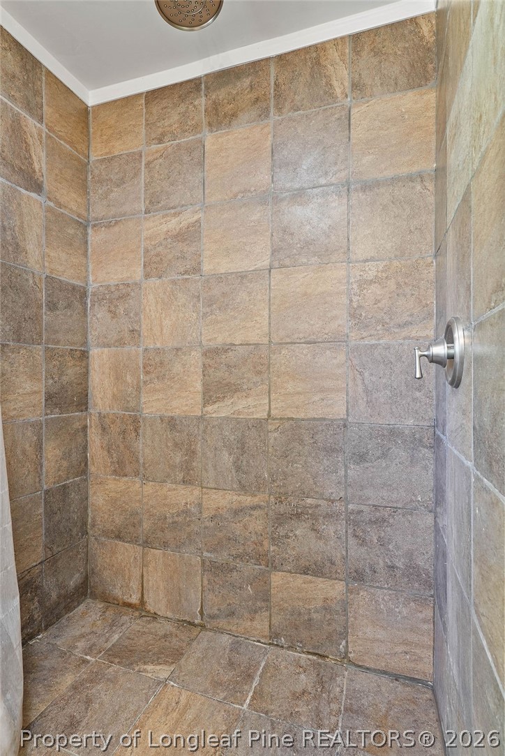 646 Pleasant Loop Fayetteville, NC 28311 - Photo 33 of 36 primary shower
