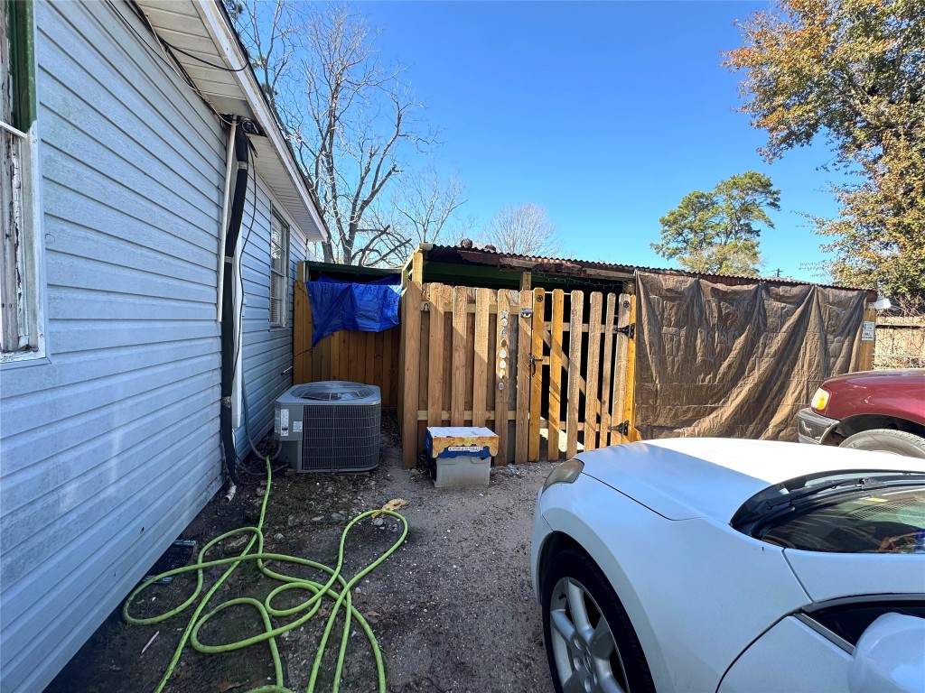 9105 Exeter Street Houston, TX 77093 - Photo 14 of 21 a view of outdoor space and deck