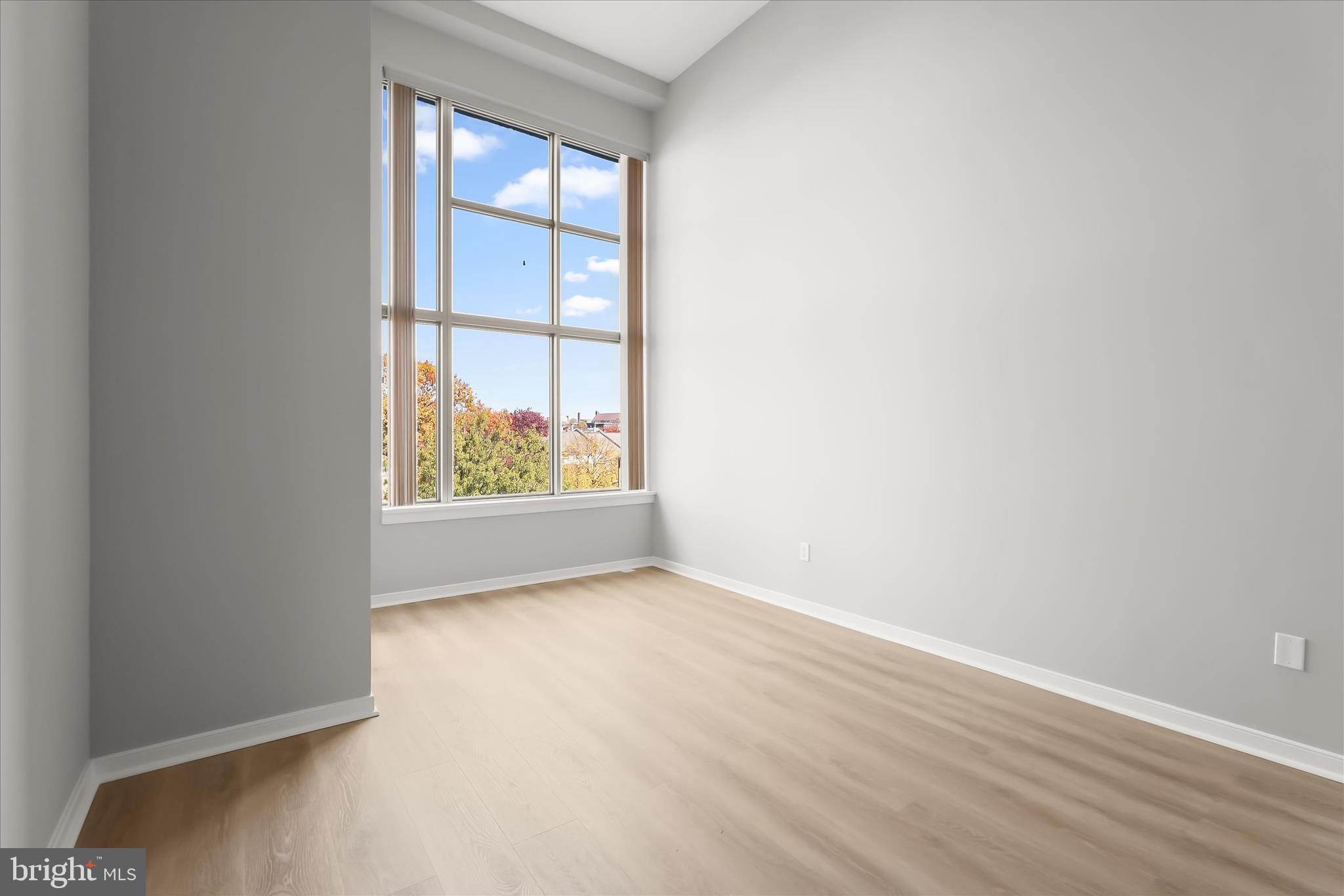 2901 Boston Street, Unit 302 Baltimore, MD 21224 - Photo 20 of 61 an empty room with a window