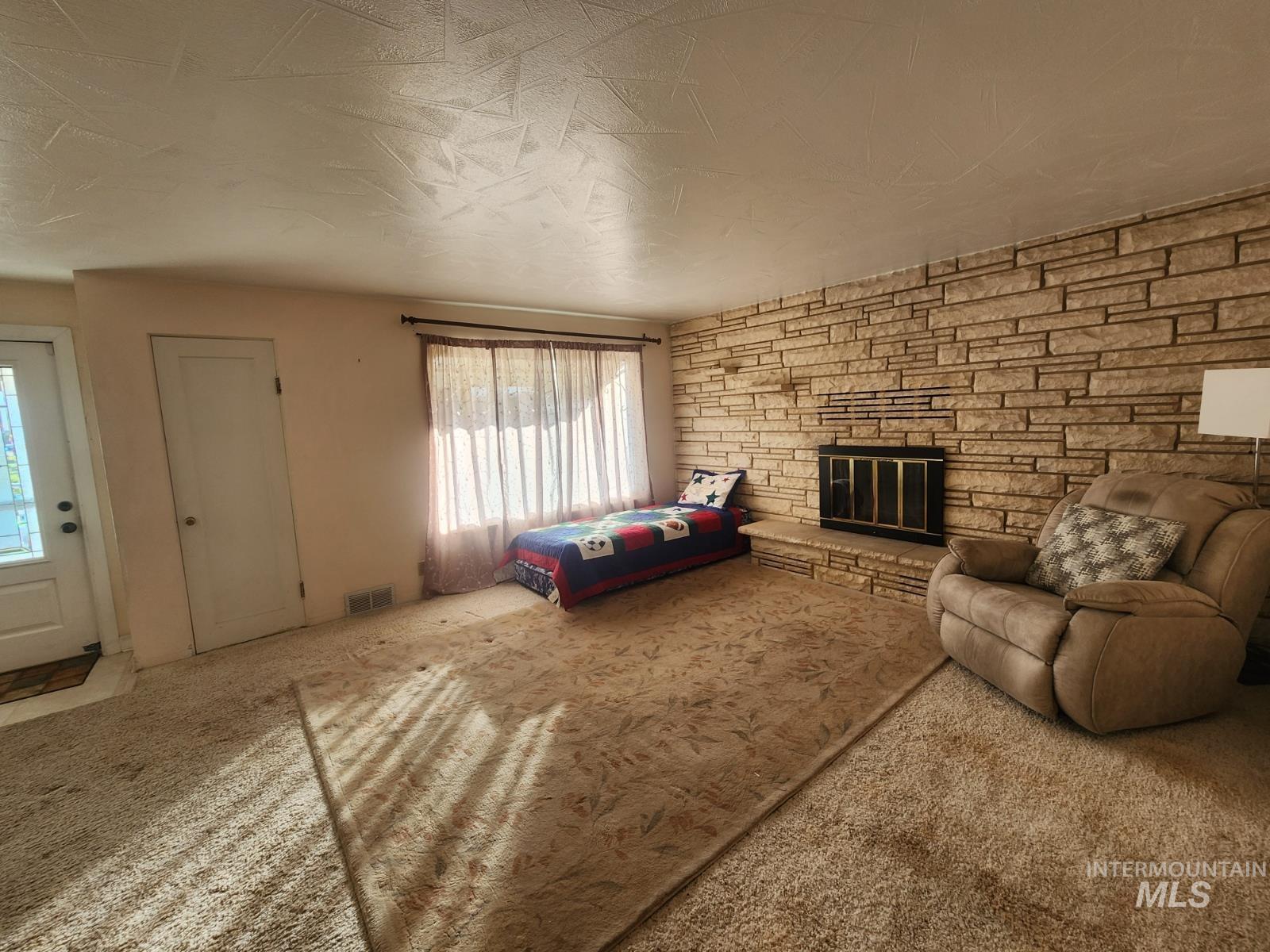 219 South 7th Street Nyssa, OR 97913 - Photo 2 of 29 Carpeted living room featuring a fireplace