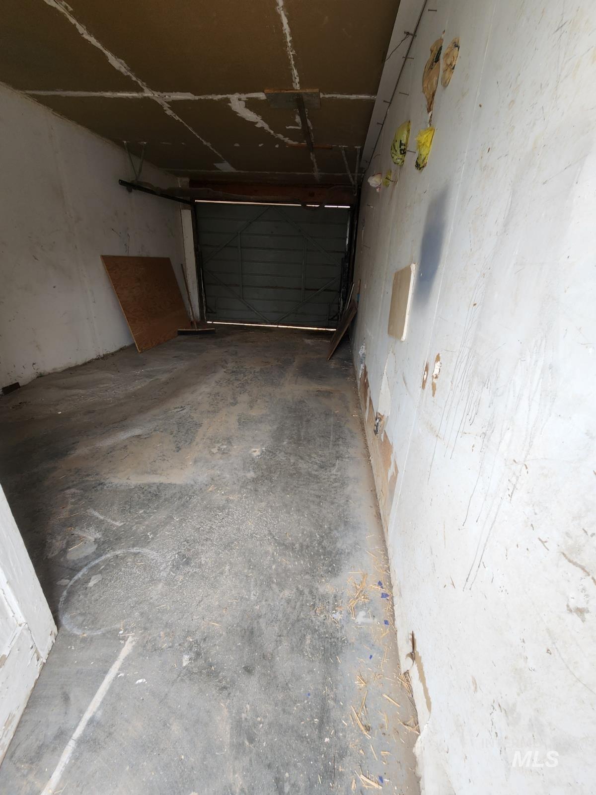 219 South 7th Street Nyssa, OR 97913 - Photo 28 of 29 View of garage