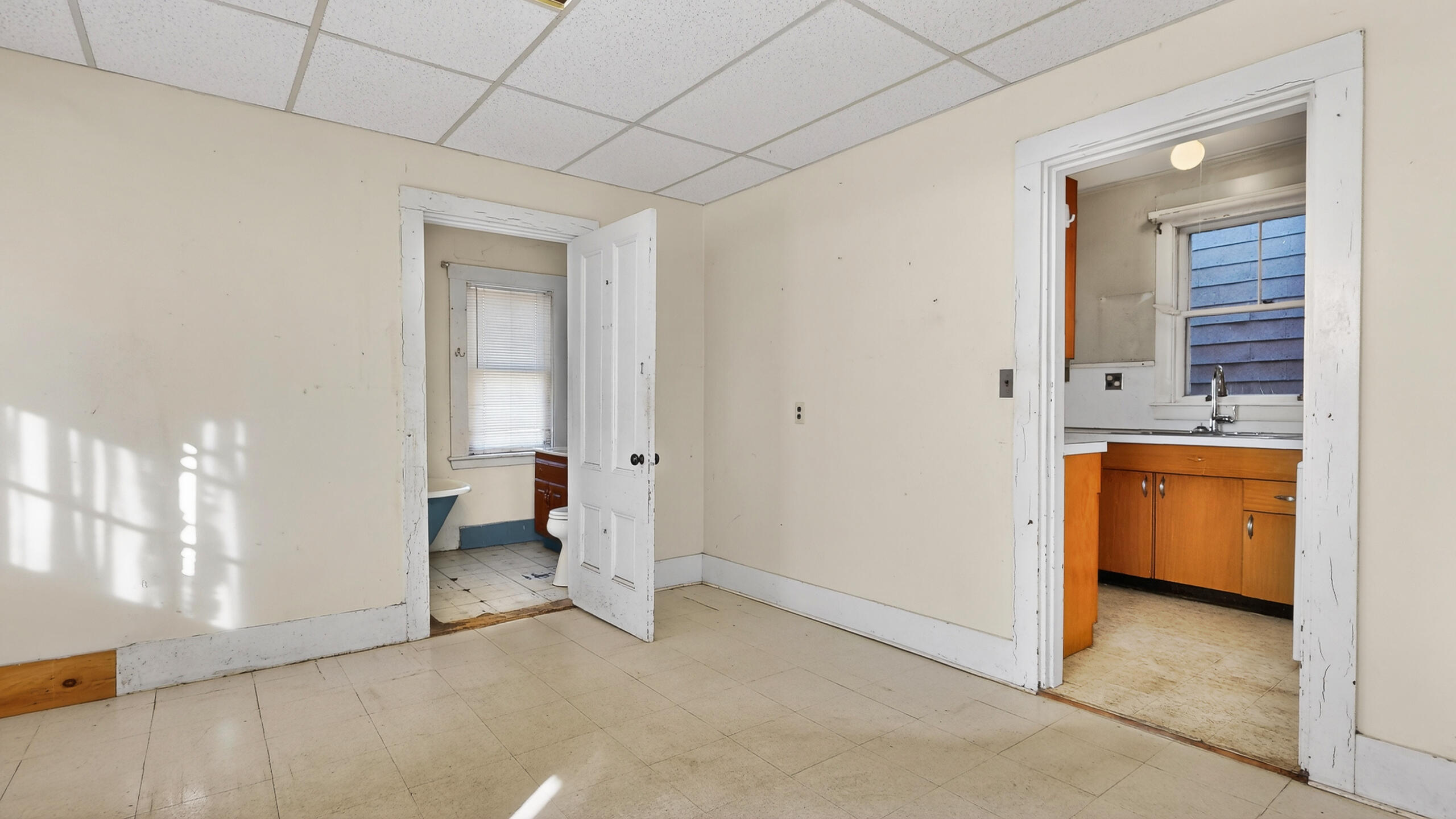 21 Madison Street Portland, ME 04101 - Photo 9 of 35 21-Madison-Street-Portland-01172026_1210