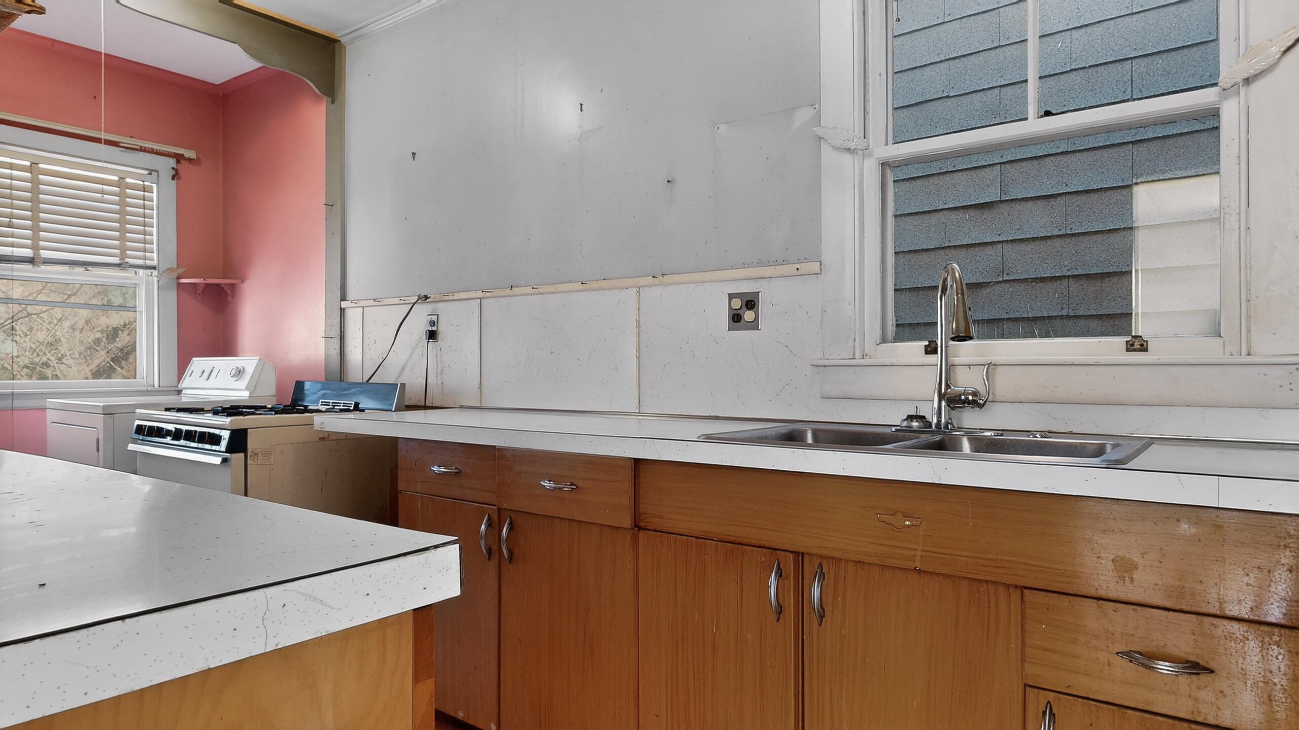 21 Madison Street Portland, ME 04101 - Photo 10 of 35 21-Madison-Street-Portland-01172026_1217