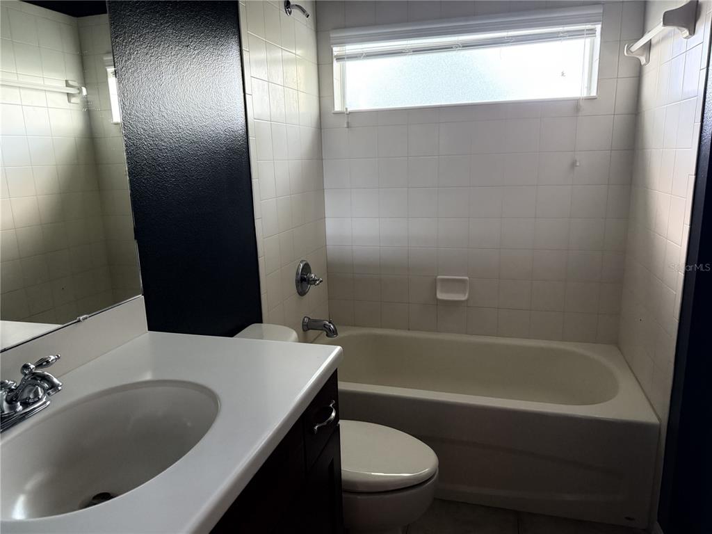 26601 Bull Run Leesburg, FL 34748 - Photo 7 of 15 a bathroom with a sink a toilet and bathtub