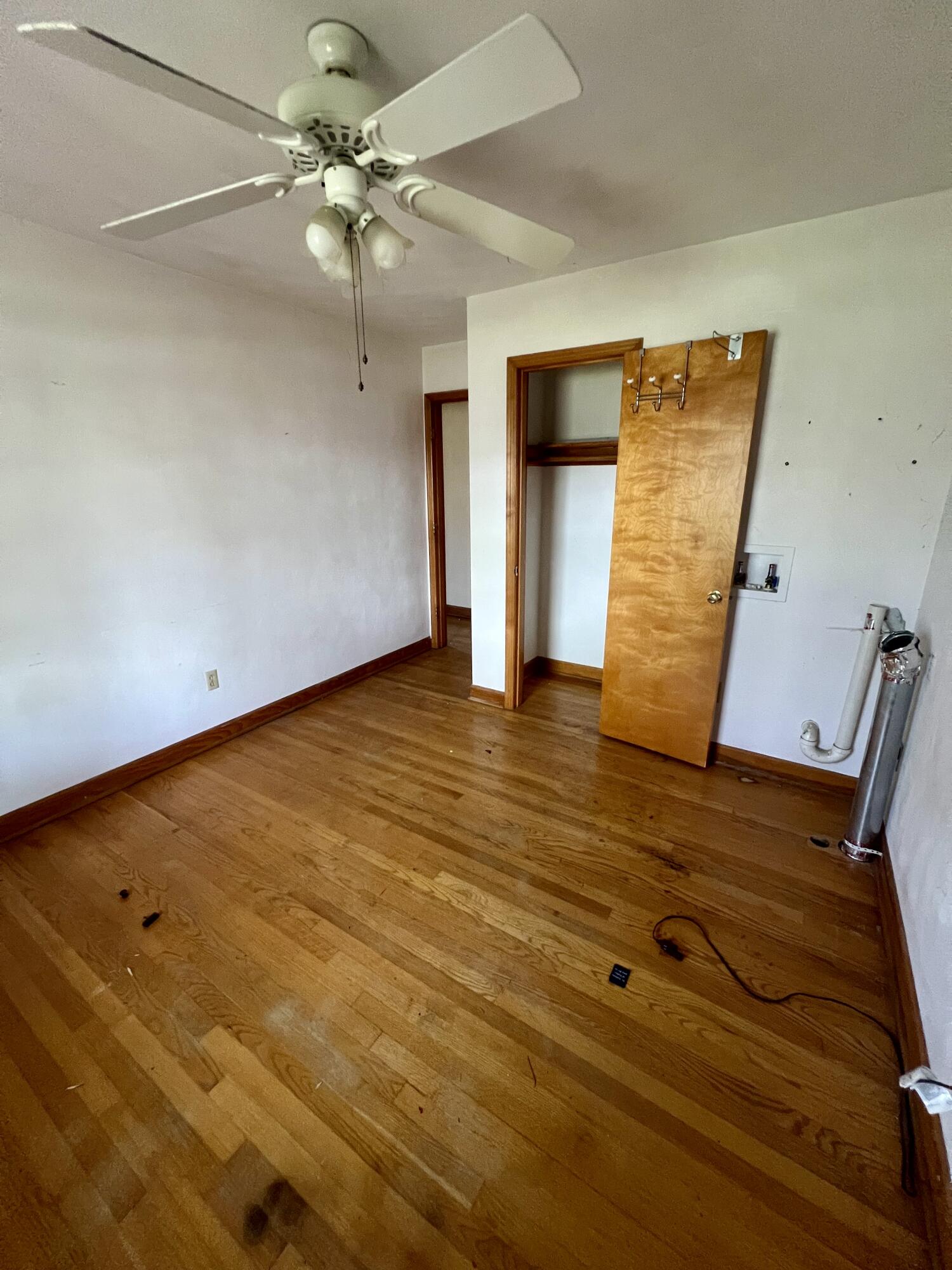984 Colbourne Avenue Vinton, VA 24179 - Photo 13 of 22 wooden floor in an empty room