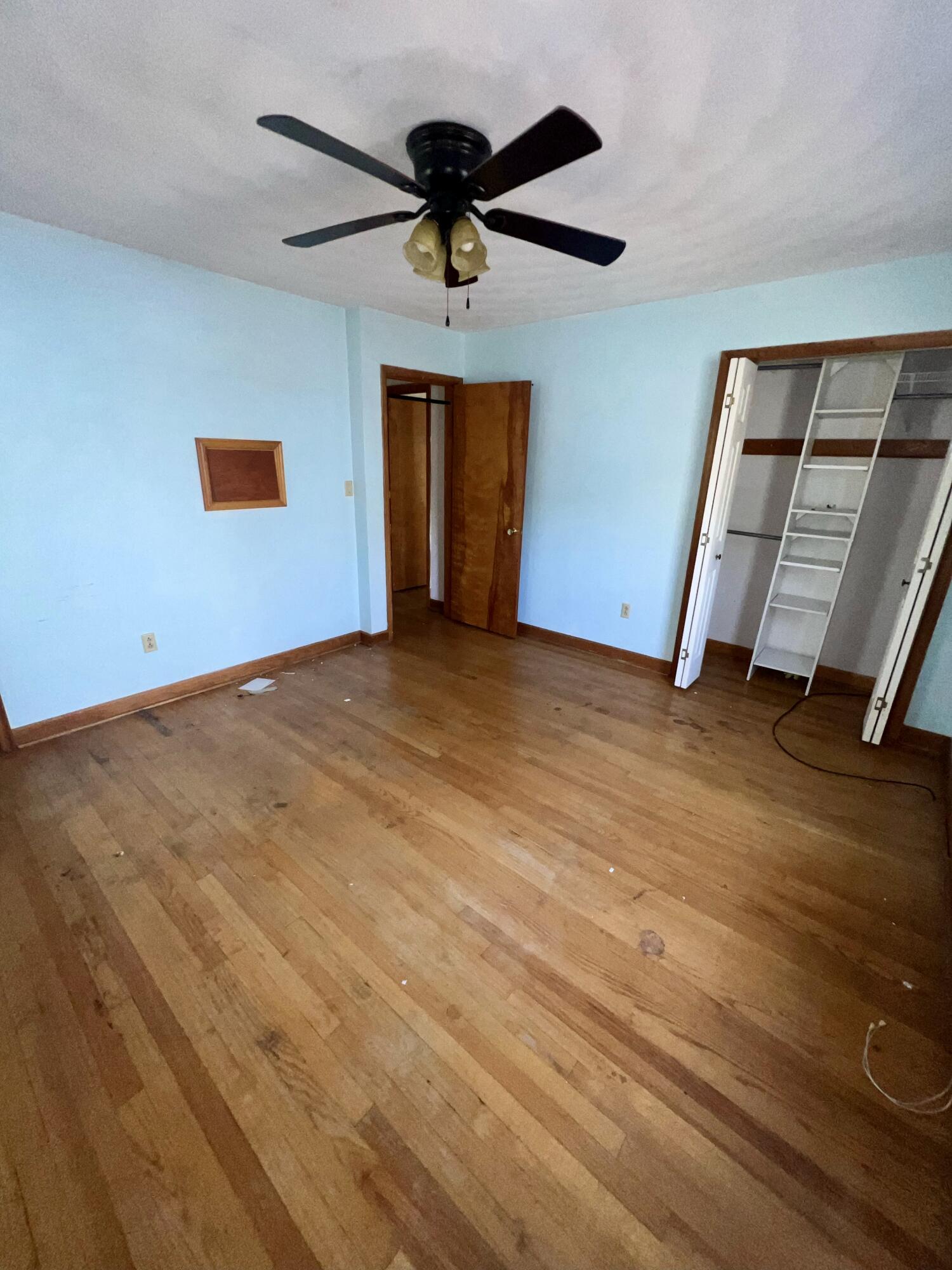 984 Colbourne Avenue Vinton, VA 24179 - Photo 17 of 22 a view of an empty room with a window