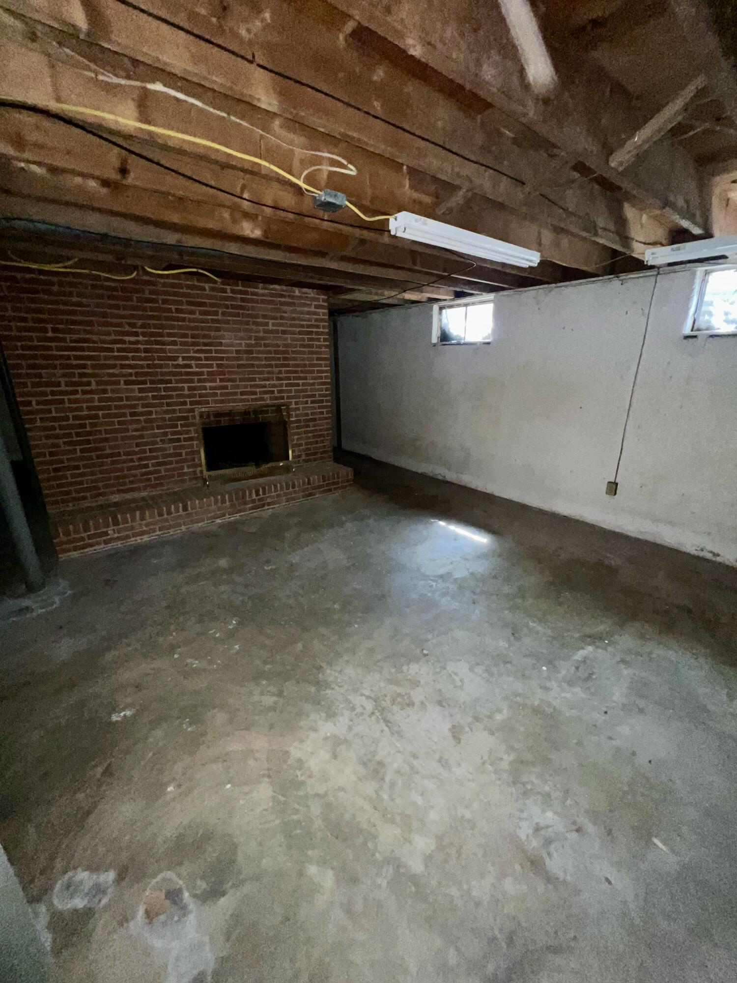 984 Colbourne Avenue Vinton, VA 24179 - Photo 22 of 22 a view of an empty room with a fireplace