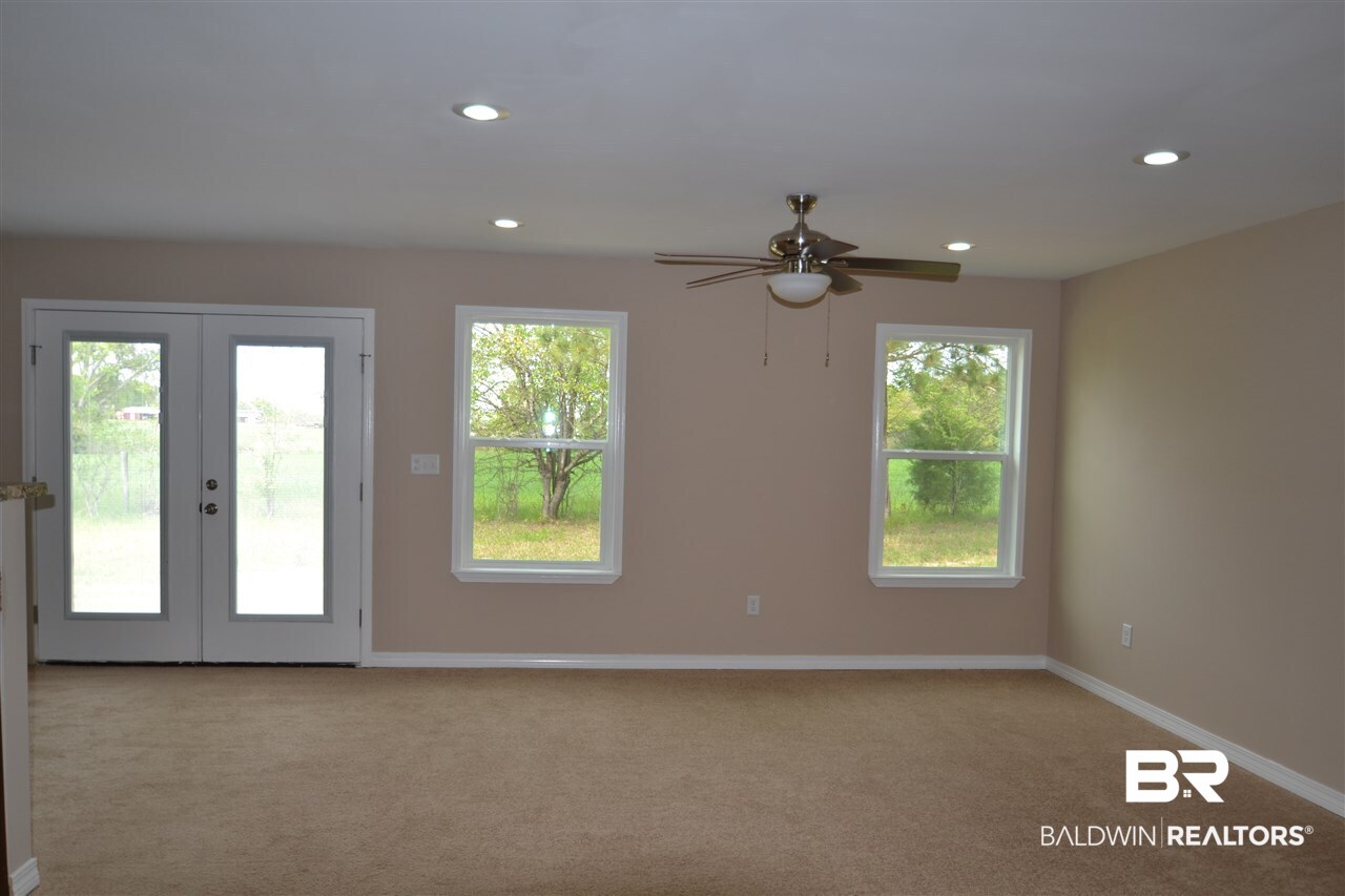 122 Eagle's Loop Robertsdale, AL 36567 - Photo 2 of 11