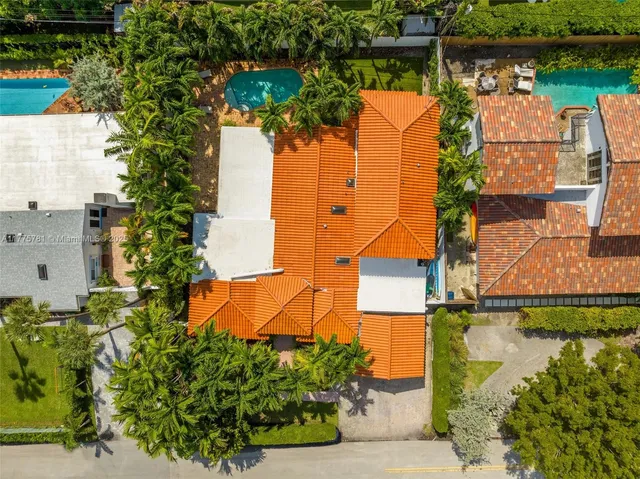 $3,625,000 | 250 Greenwood Drive, Key Biscayne, FL 33149