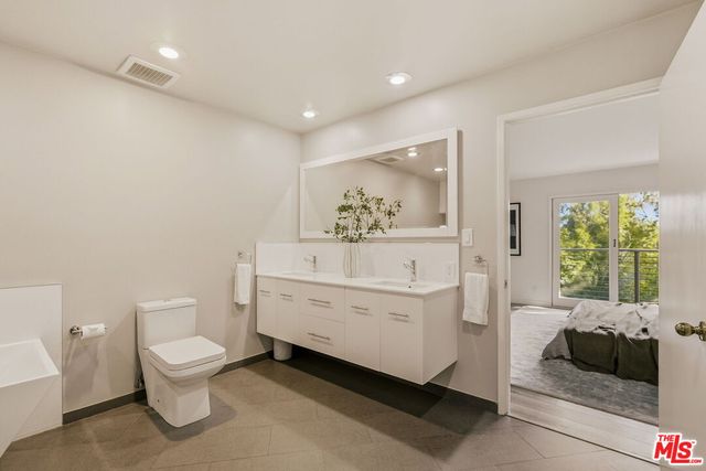 $2,575,000 | 2753 La Cuesta Drive, Los Angeles, CA 90046