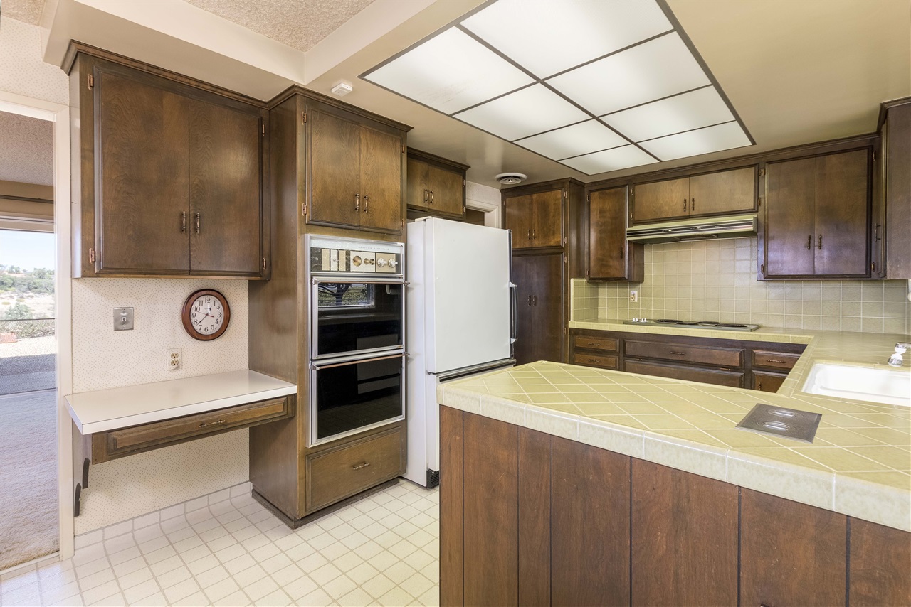 2274 Windmill View Road El Cajon, CA 92020 - Photo 7 of 25