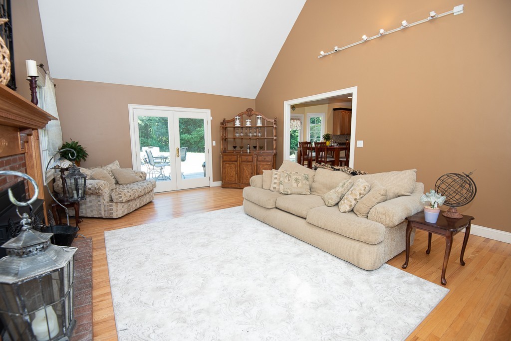 24 Welsh Road Sutton, MA 01590 - Photo 3 of 30