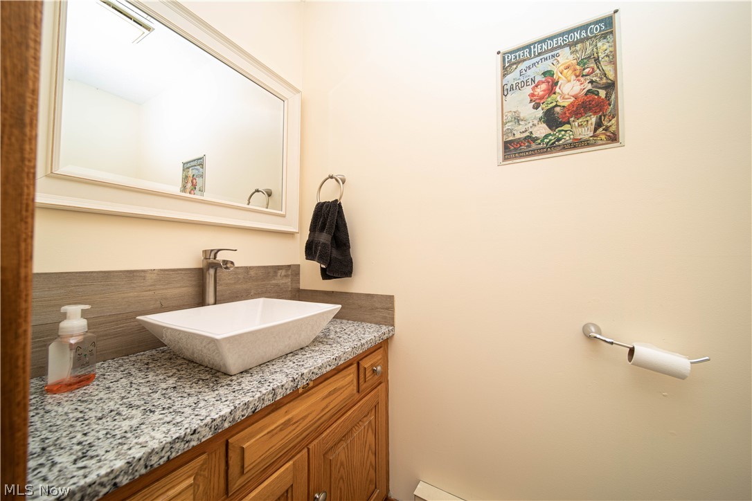 5810 Barrett Road Geneva, OH 44041 - Photo 14 of 35 1st Fl Half Bath