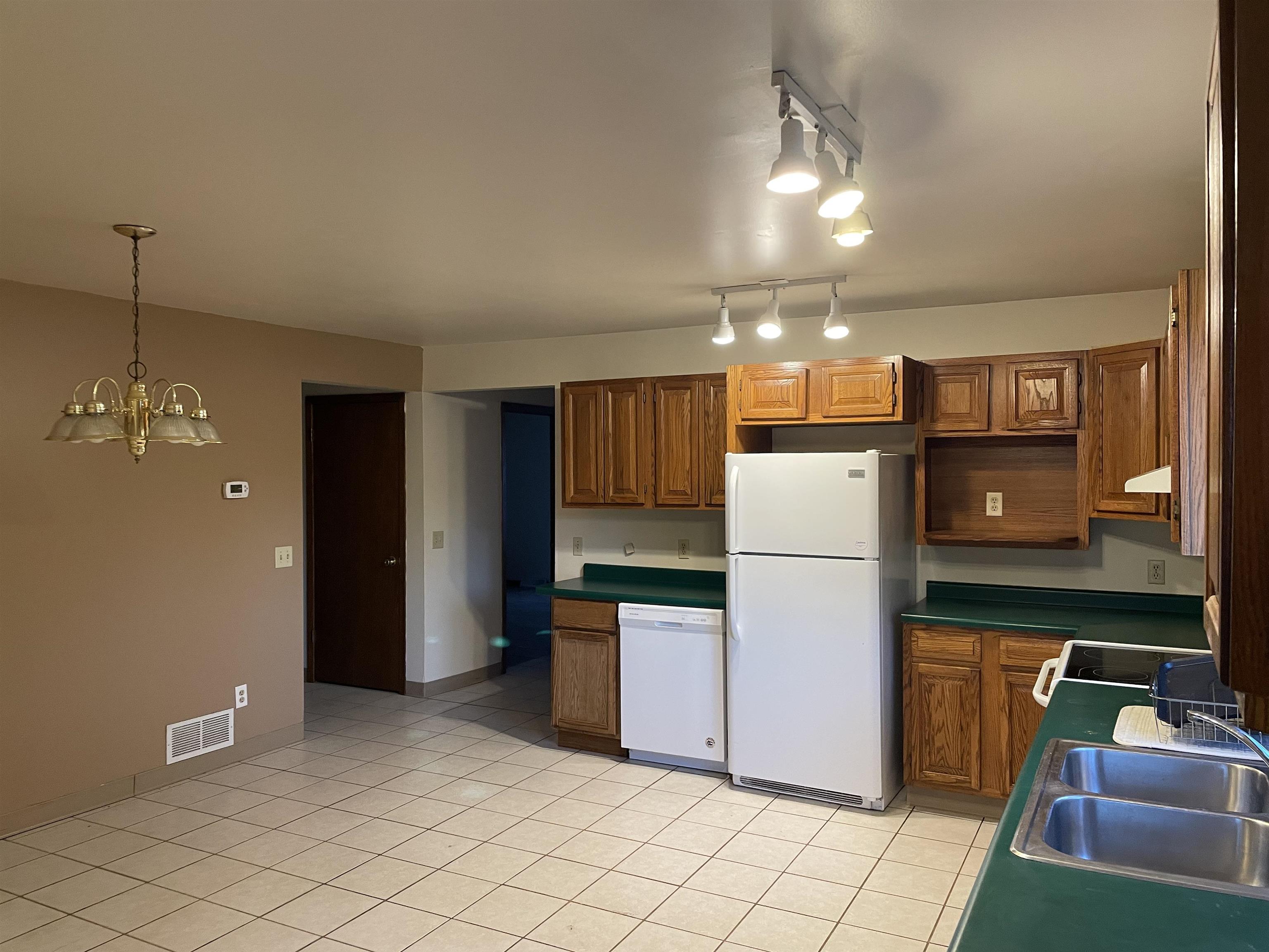 N15033 Dutton Road Amberg, WI 54102 - Photo 4 of 20