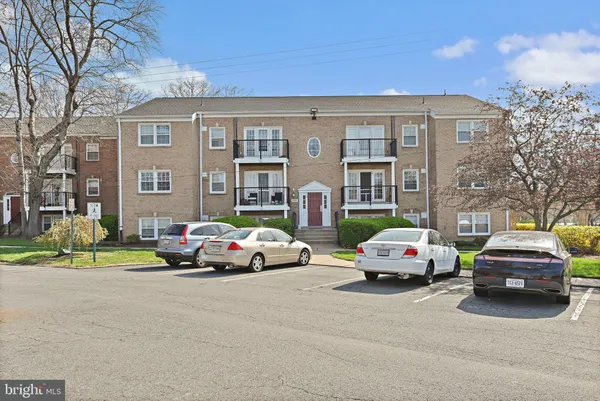 $219,000 | 9485 Fairfax Boulevard, Unit 204, Fairfax, VA 22031