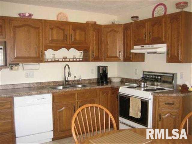 3106 Maplecrest Road Bettendorf, IA 52722 - Photo 3 of 22