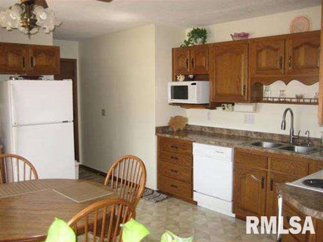 3106 Maplecrest Road Bettendorf, IA 52722 - Photo 4 of 22