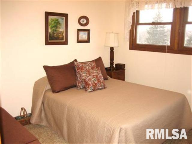 3106 Maplecrest Road Bettendorf, IA 52722 - Photo 10 of 22