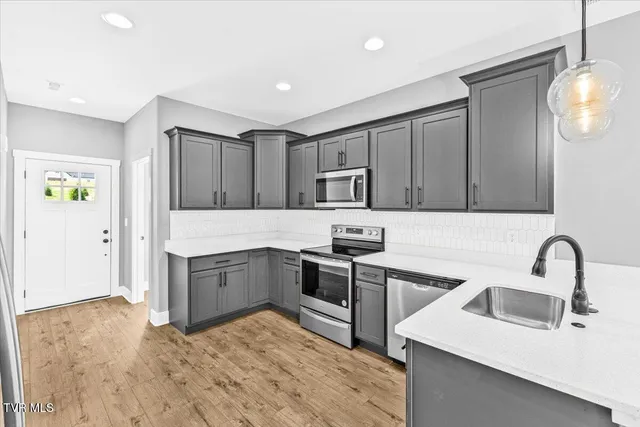 $1,995 | 546 Gray Station Road, Johnson City, TN 37615