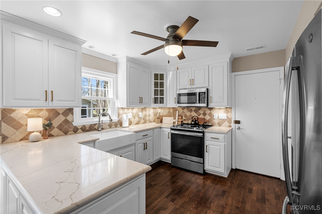 706 Watch Hill Road Midlothian, VA 23114 - Photo 10 of 42 a kitchen with stainless steel appliances granite countertop a refrigerator a stove and a sink