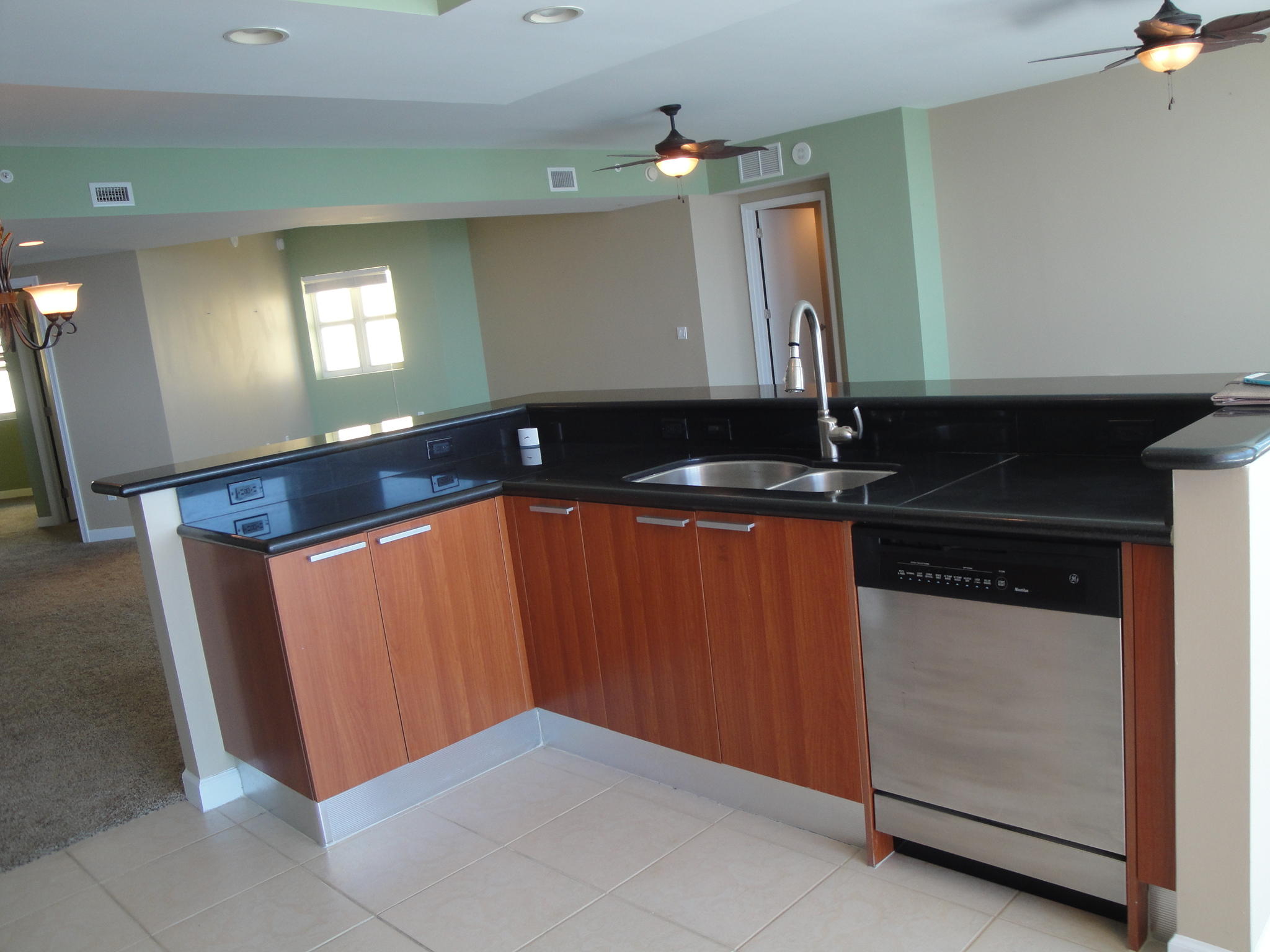 2640 Lake Shore Drive, Unit 2307 Riviera Beach, FL 33404 - Photo 25 of 77 KITCHEN+DINING ROOM (5)