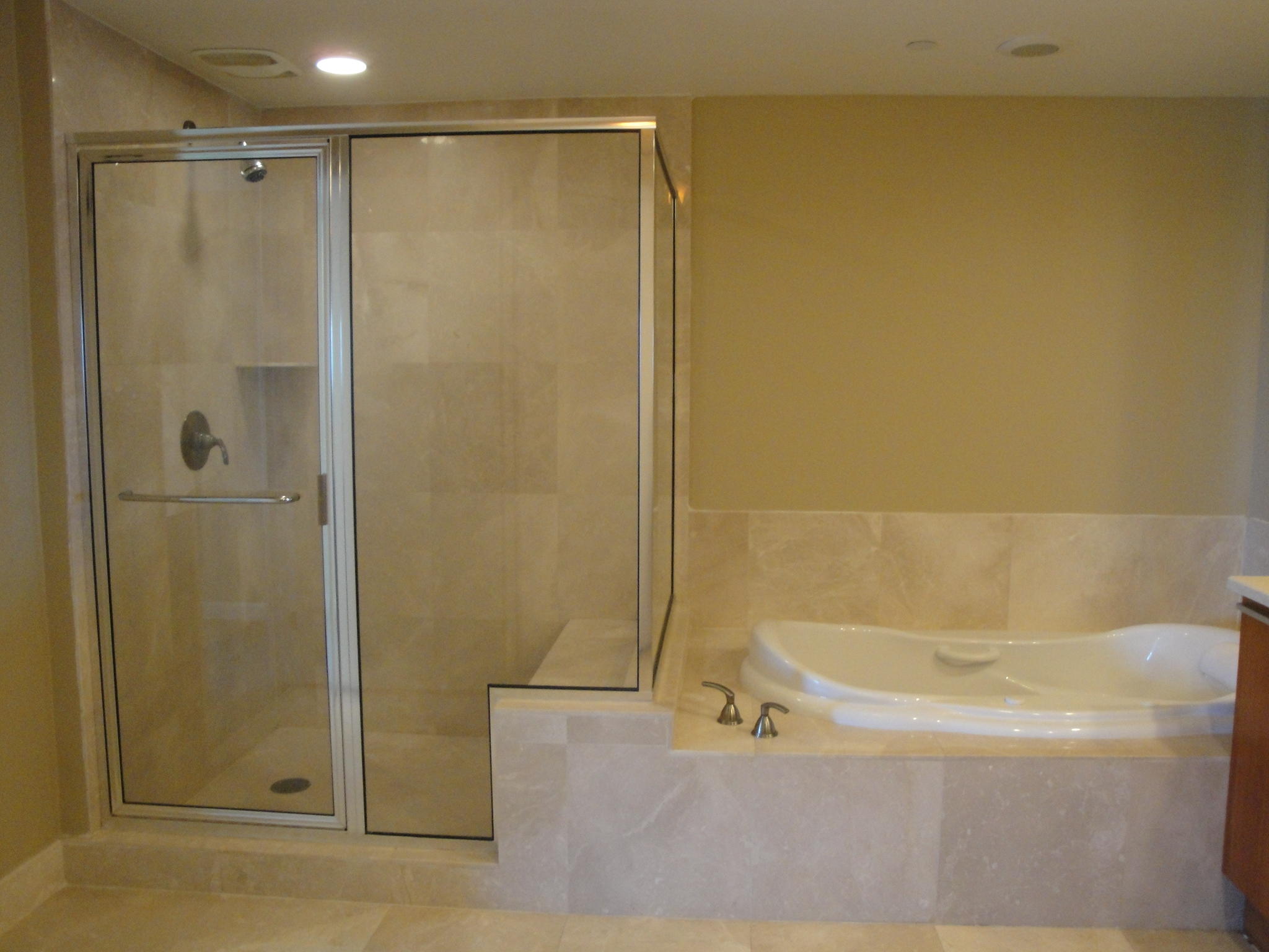 2640 Lake Shore Drive, Unit 2307 Riviera Beach, FL 33404 - Photo 40 of 77 MASTER BATH (2)