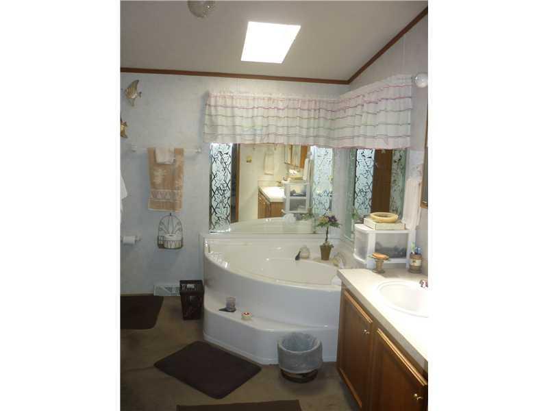 202 Falcon Lane Apollo, PA 15613 - Photo 14 of 14 Master Bath/Spa.