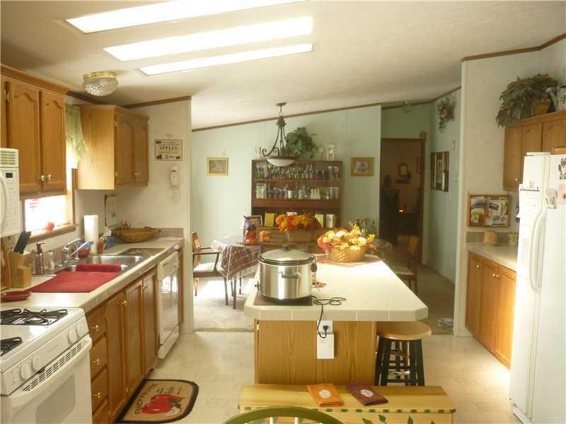 202 Falcon Lane Apollo, PA 15613 - Photo 6 of 14 Kitchen.