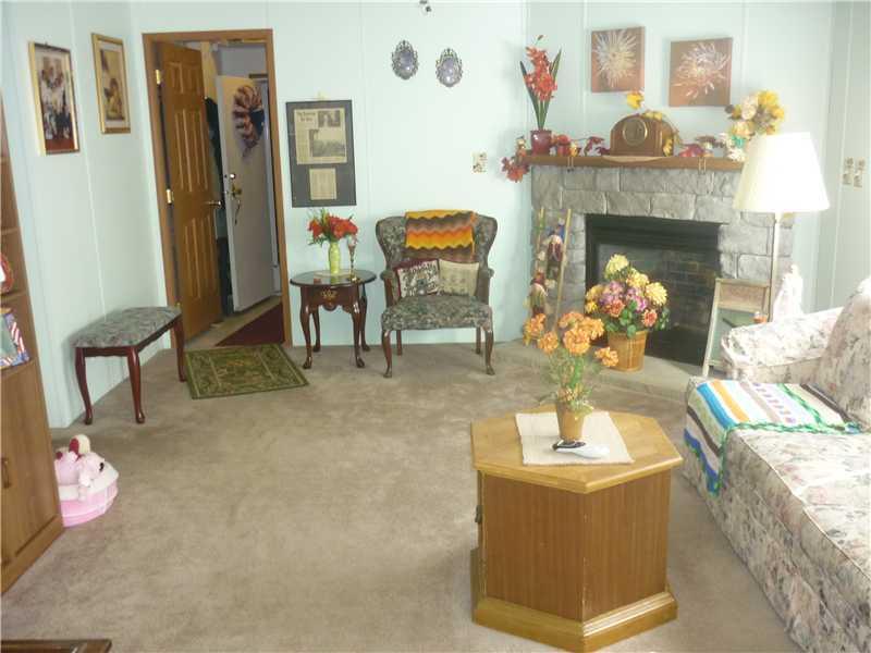 202 Falcon Lane Apollo, PA 15613 - Photo 8 of 14 Family Room.