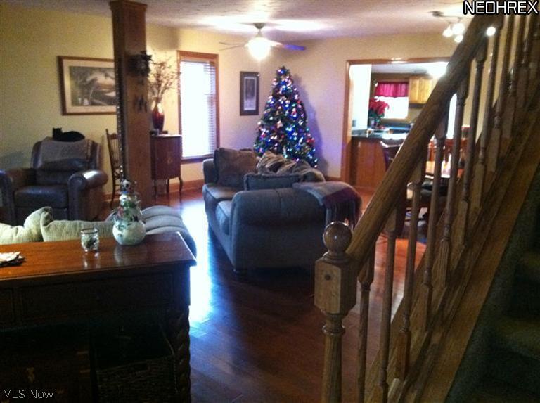 212 Marks Road Brunswick, OH 44212 - Photo 5 of 13 Living Room