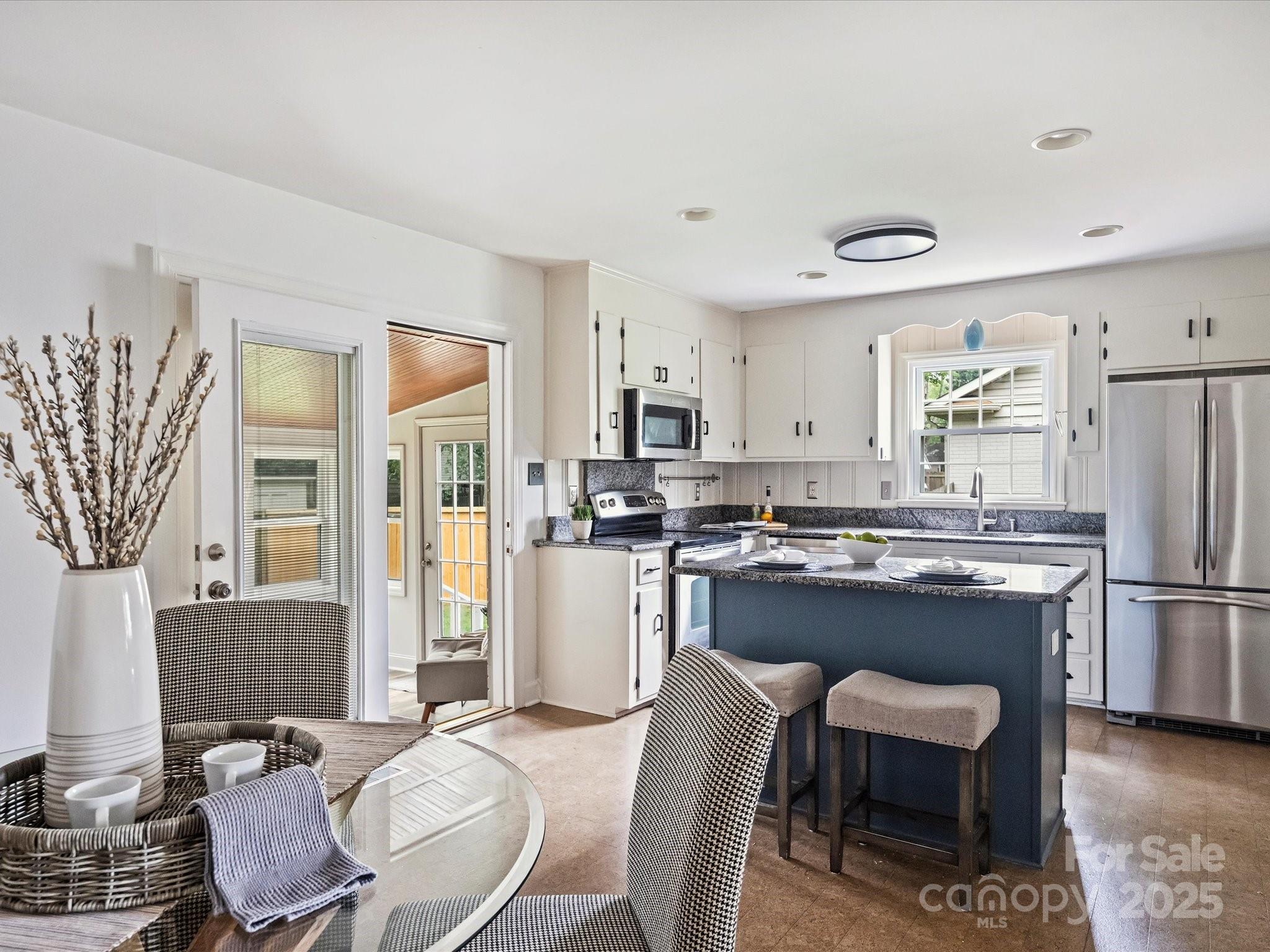 5923 Brookhaven Road Charlotte, NC 28210 - Photo 8 of 32 Gallery Image 8