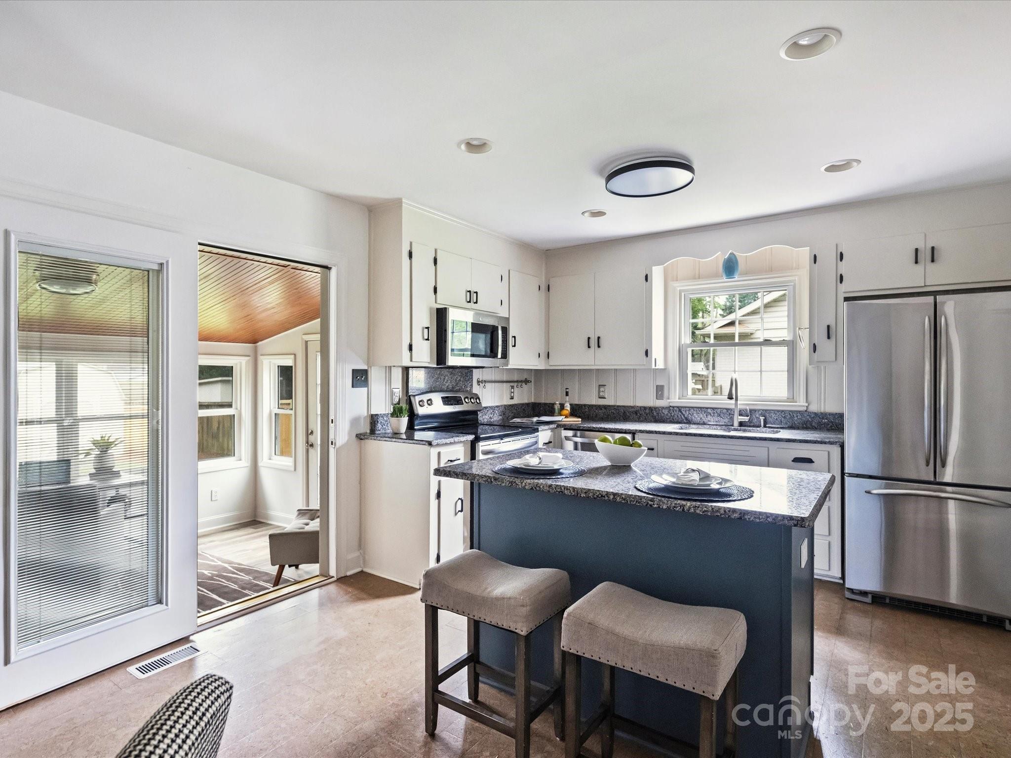 5923 Brookhaven Road Charlotte, NC 28210 - Photo 9 of 32 Gallery Image 9