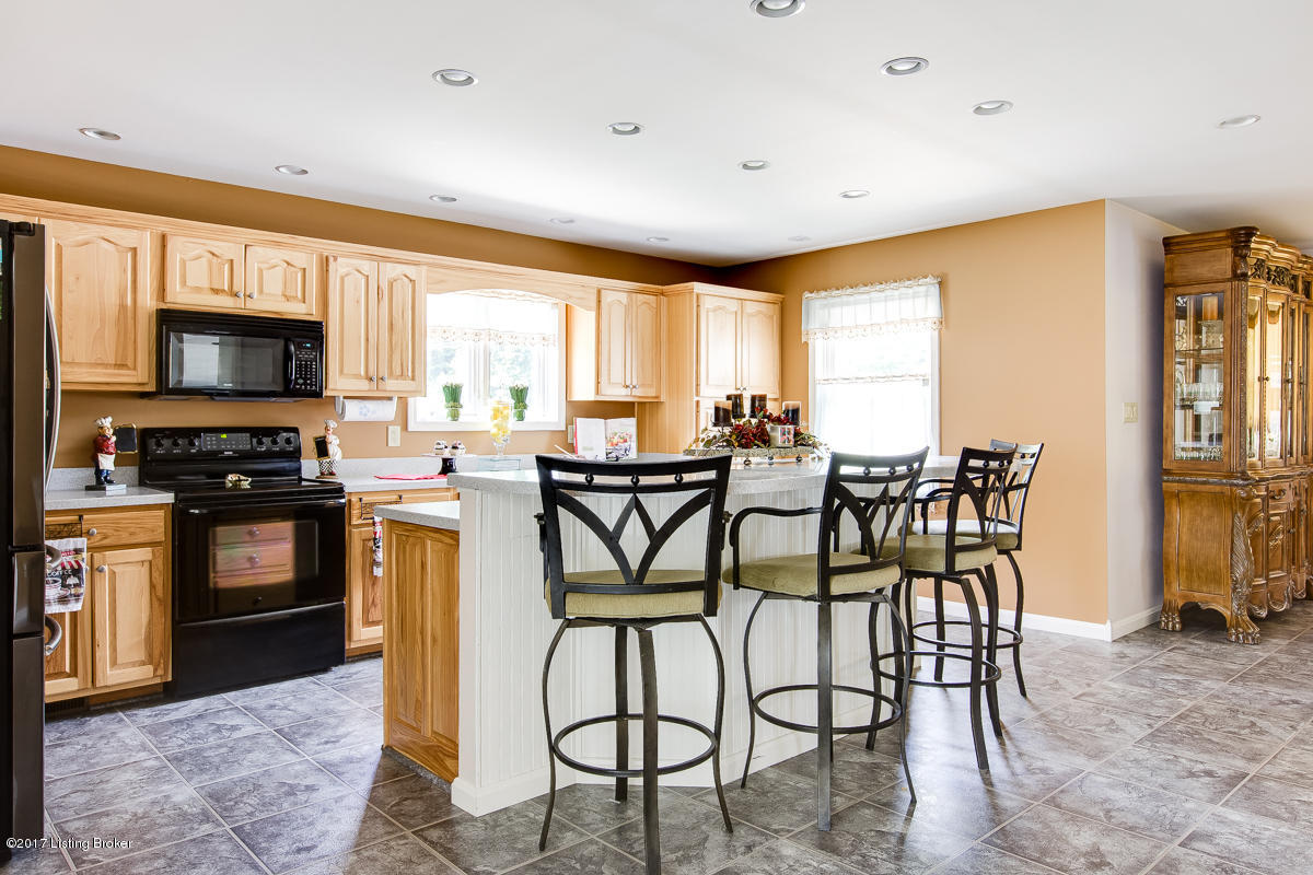 4702 Valley Station Road Louisville, KY 40272 - Photo 10 of 43 4702 Valley Station Rd-13