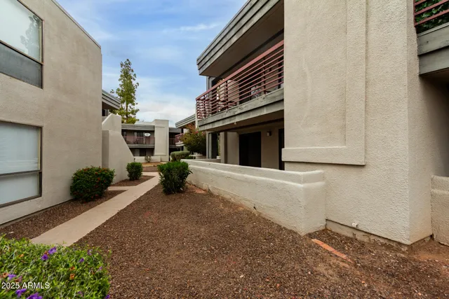 $165,000 | 3405 West Danbury Drive, Unit D121, Phoenix, AZ 85053