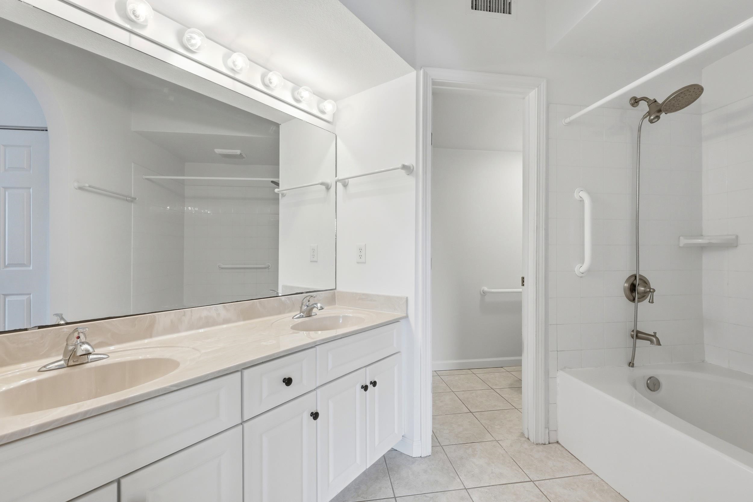2500 Vista Cove Road St. Augustine, FL 32084 - Photo 28 of 53 a bathroom with a tub a sink and mirror
