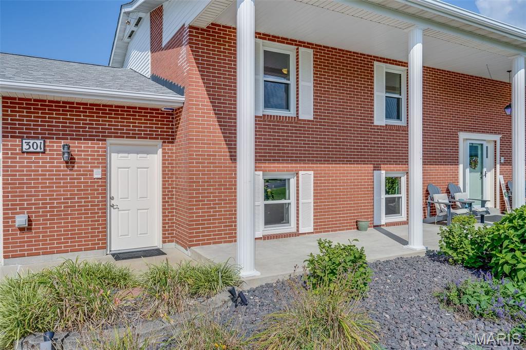 301 Adams Drive Waterloo, IL 62298 - Photo 4 of 38