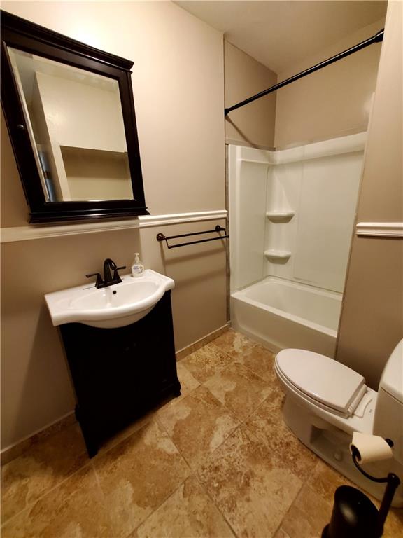 905 Deely Street Pittsburgh, PA 15217 - Photo 17 of 19 a bathroom with a sink toilet and shower