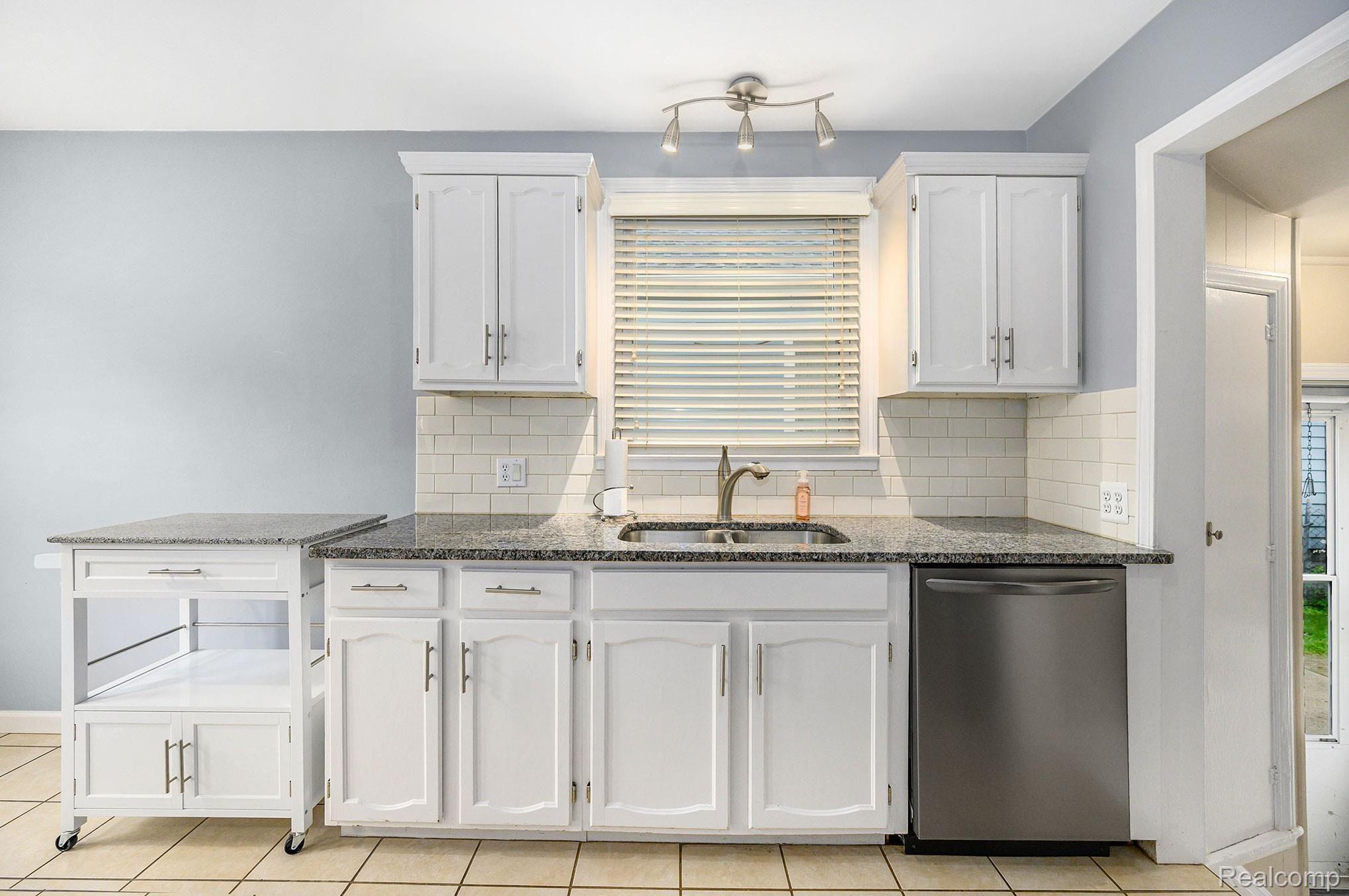 983 Harvard Road Berkley, MI 48072 - Photo 10 of 42 983-Harvard-Road_24.jpg