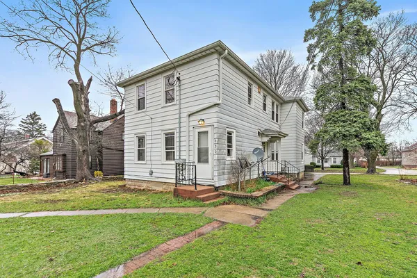 $249,900 | 820 Lincoln Highway, Rochelle, IL 61068