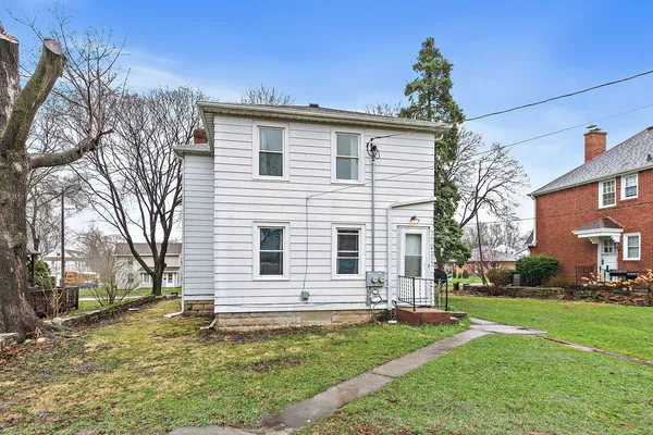 $249,900 | 820 Lincoln Highway, Rochelle, IL 61068
