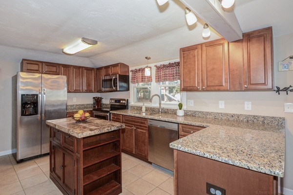 30 Riverdale Road Billerica, MA 01821 - Photo 3 of 30 Gallery Image 3