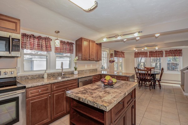 30 Riverdale Road Billerica, MA 01821 - Photo 4 of 30 Gallery Image 4