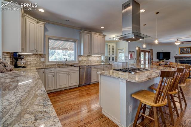 4275 Star Ranch Road Colorado Springs, CO 80906 - Photo 11 of 38 Kitchen