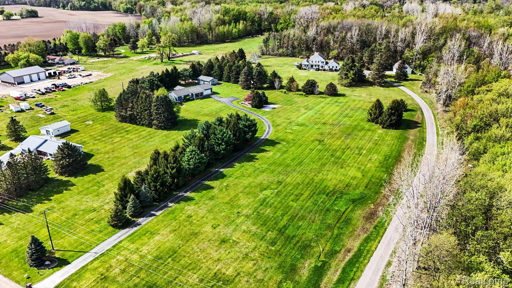 10186 Converse Road Fowlerville, MI 48836 - Photo 26 of 33 016_file_2773.jpg